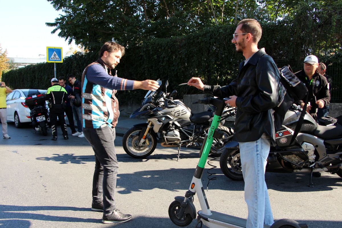 İstanbul'da floresan ceket giymeden scooter kullanana 1 numaralı ceza