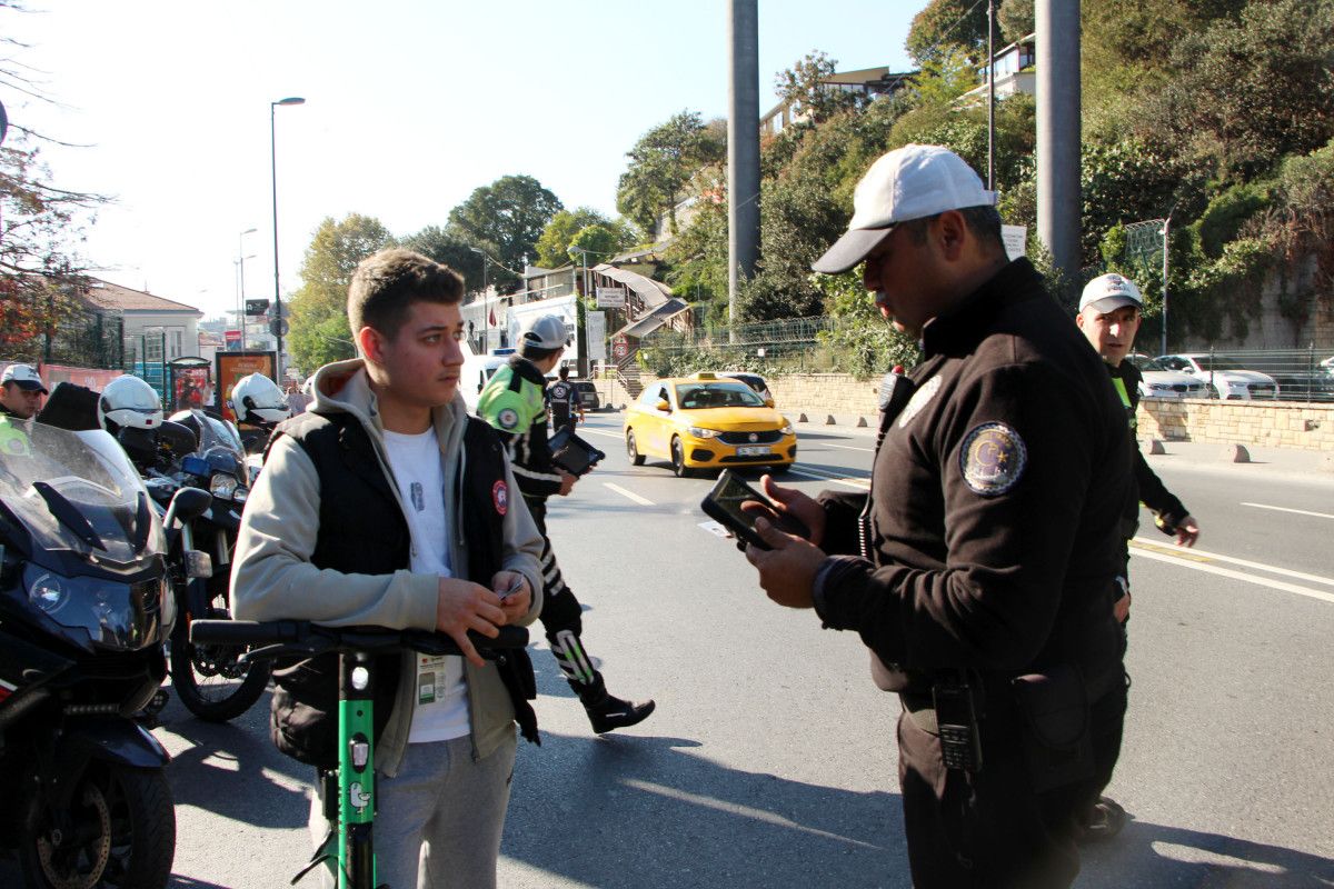 İstanbul'da floresan ceket giymeden scooter kullananlara 6 numaralı ceza