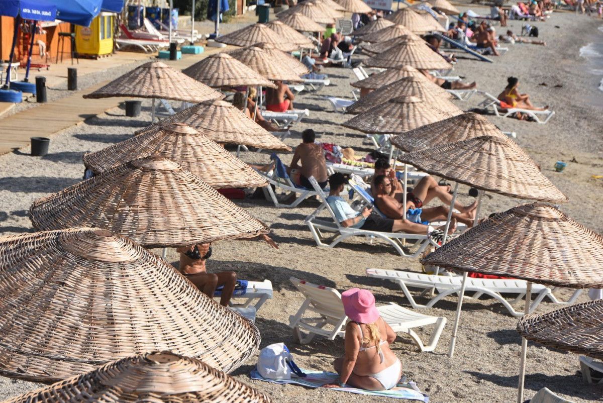 Antalya ve Bodrum'daki plajlar doluyor #12