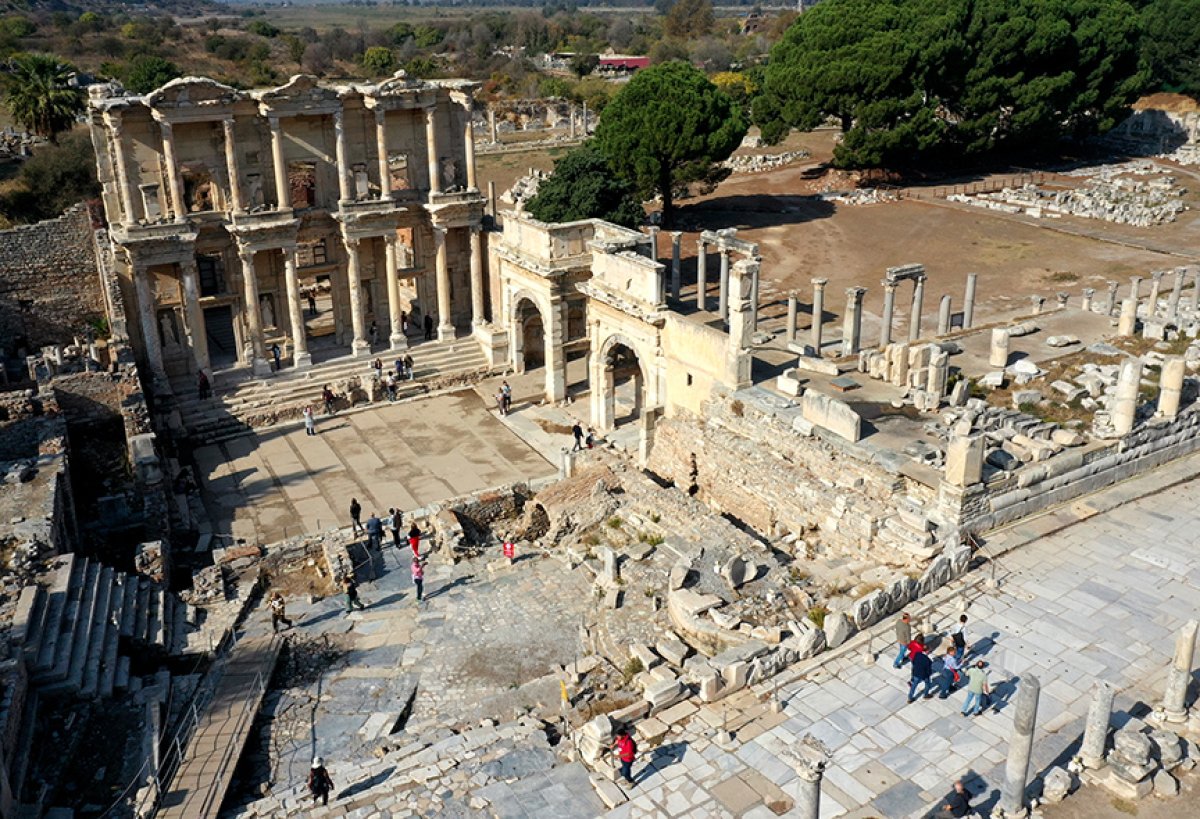 Efes'in 400 yıllık yeme alışkanlıkları 5. dönem kültürü hakkında bilgi veriyor