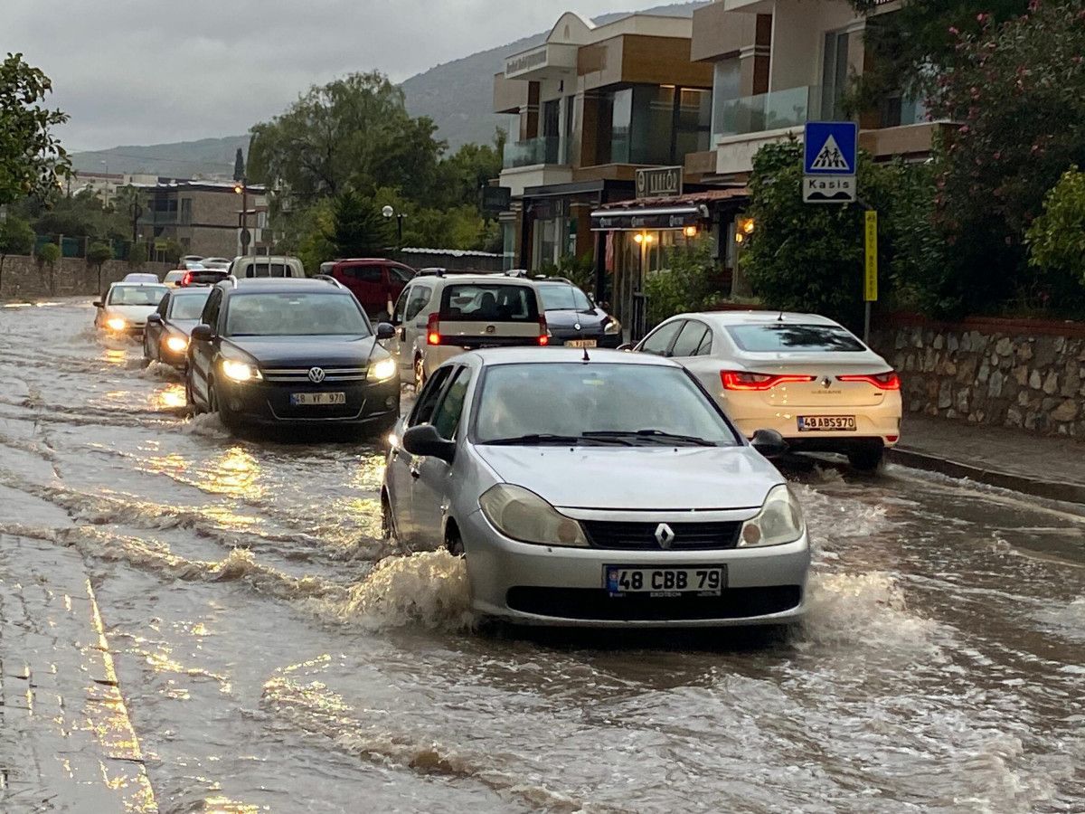 Yağmur Bodrum'u Vurdu: Okullara Tatil #2