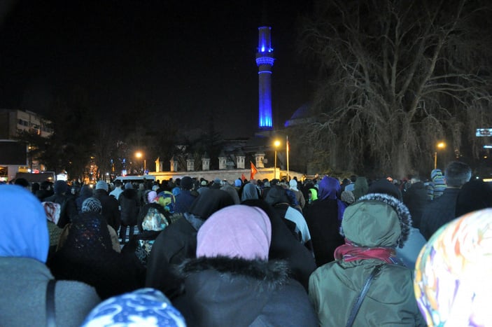 Kerman'da 2 bin kişi Kuran'ın yakılmasına tepki gösterdi#1