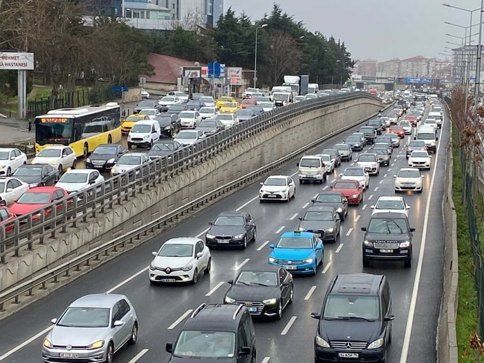 İstanbul'da hafta sonları yoğun trafik