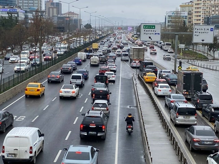 İstanbul'da hafta sonları yoğun trafik