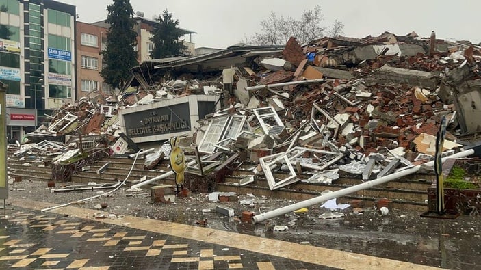Adıyaman Belediye Binası depremde yıkıldı
