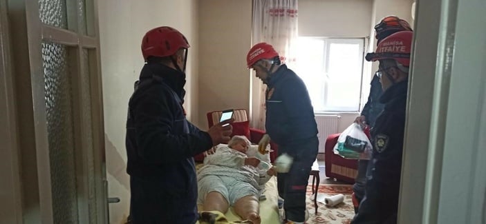 Yaşlı kadın Osmanlı'da enkazdan kurtarıldı