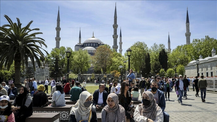 Yabancı turistin Türkiye'ye ilgisi depreme rağmen devam ediyor