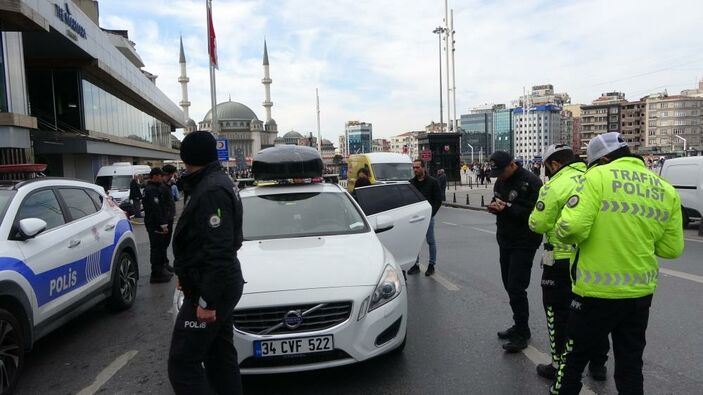 Kitlere izin verilmez!  Taksim'de helikopter destekli uygulama