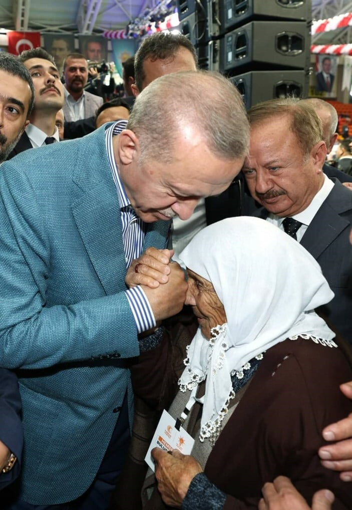 Cumhurbaşkanı Erdoğan'ı kucaklayan Selim Teyze o anları anlattı